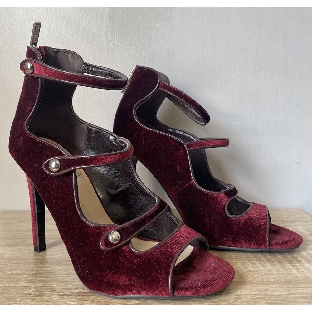 Guess Women’s Open Toe Red Velour Strappy Buttons Heels Cosplay Costume Size 7.5